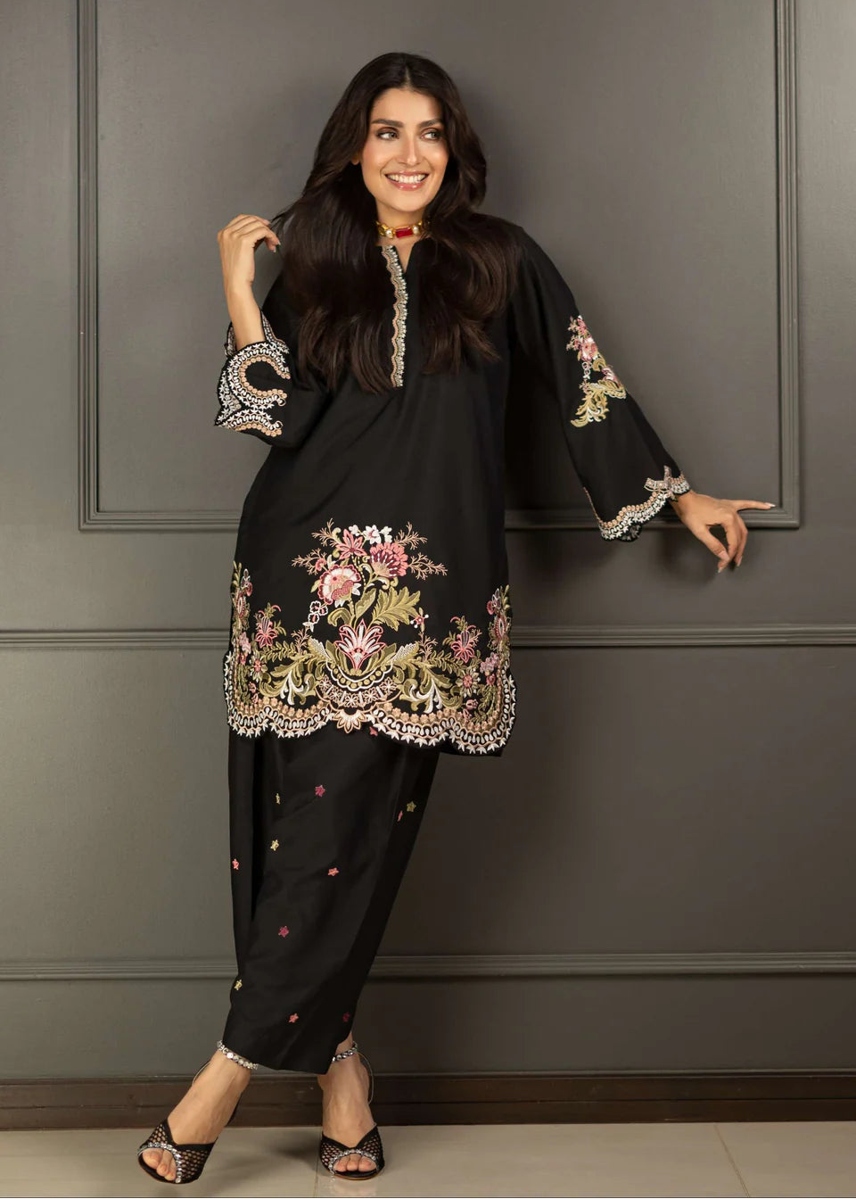 Mahnoor Black 2PC (Short Shirt with Farshi Shalwar)