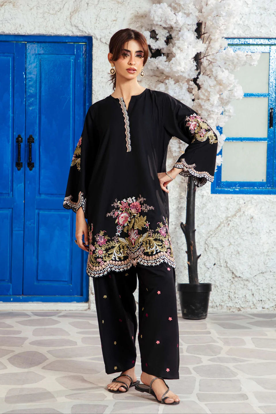 Mahnoor Black 2PC (Short Shirt with Farshi Shalwar)
