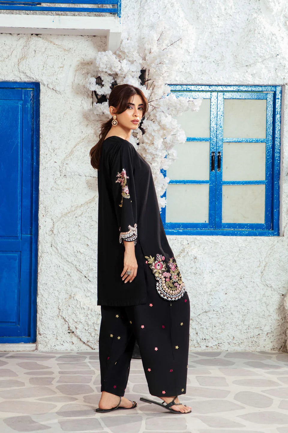 Mahnoor Black 2PC (Short Shirt with Farshi Shalwar)