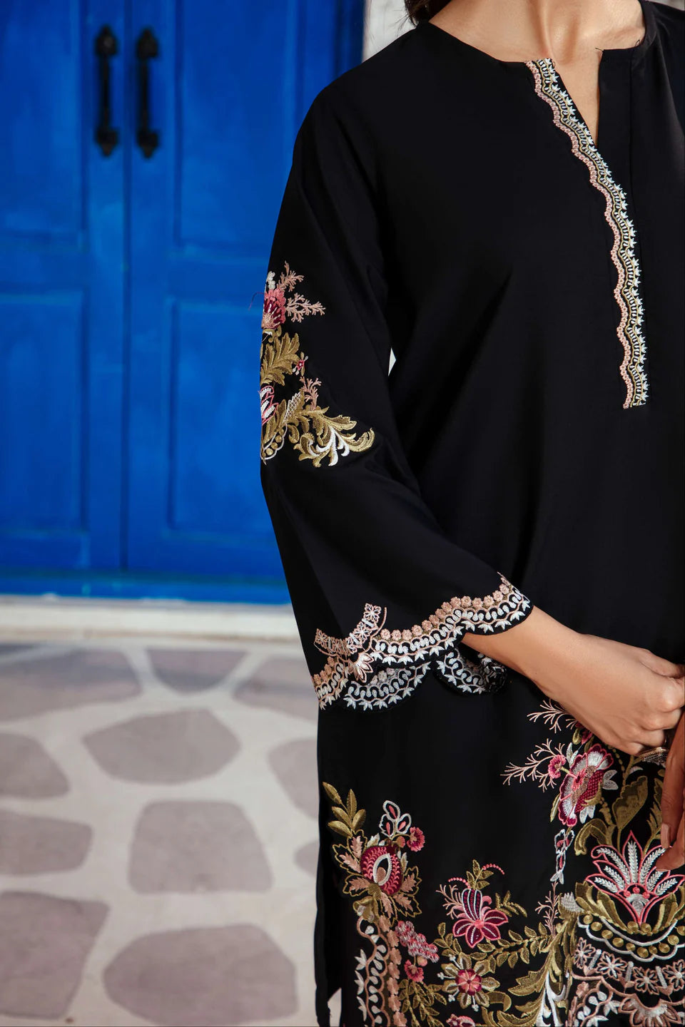 Mahnoor Black 2PC (Short Shirt with Farshi Shalwar)