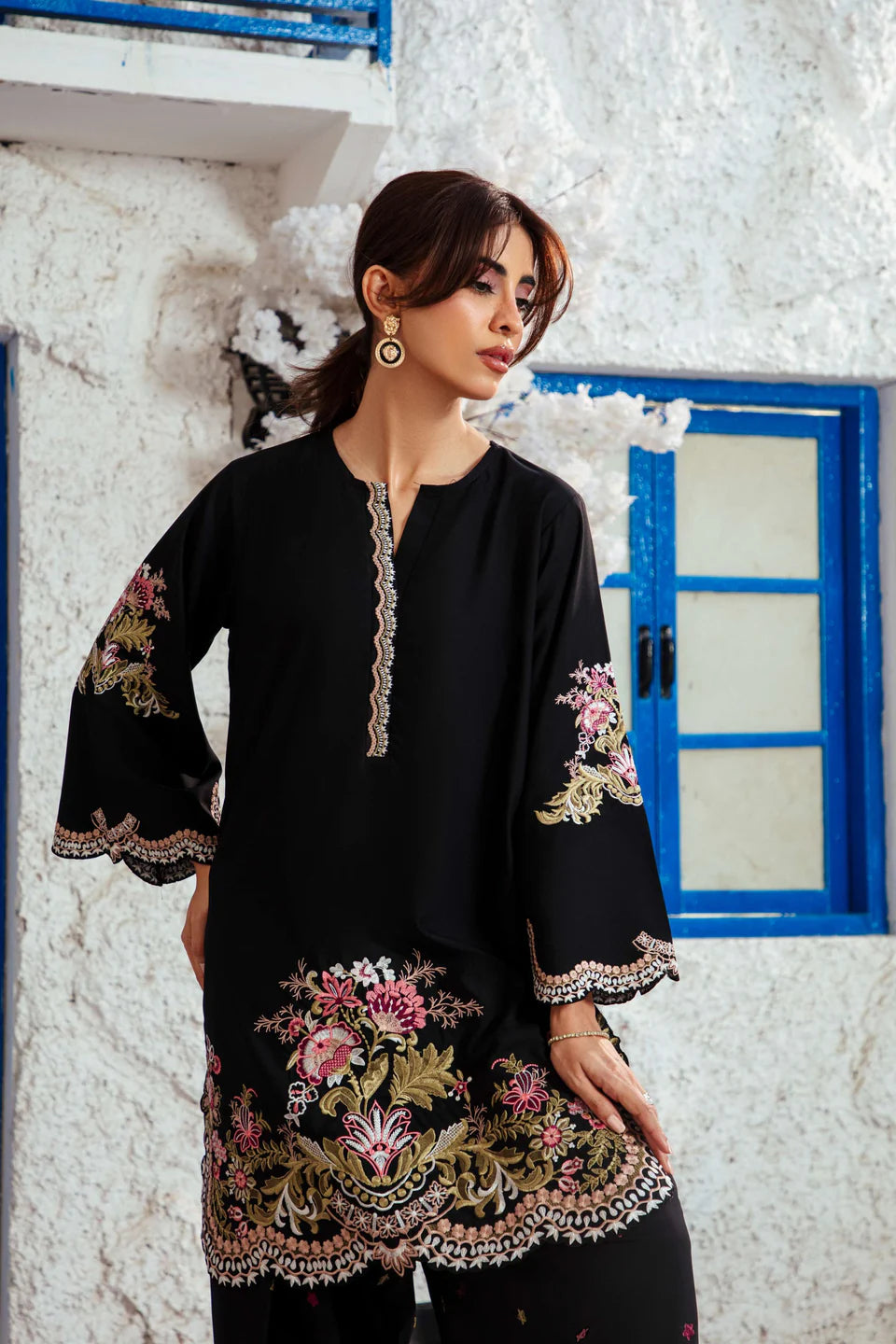 Mahnoor Black 2PC (Short Shirt with Farshi Shalwar)
