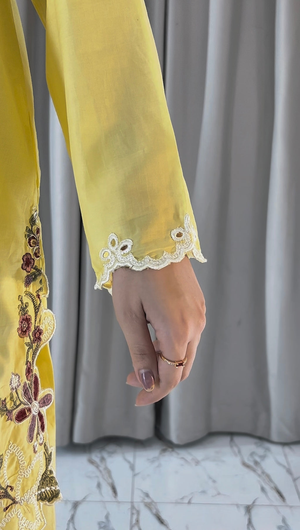 Avo Embroidered 2PC (Short Shirt with Farshi Shalwar)
