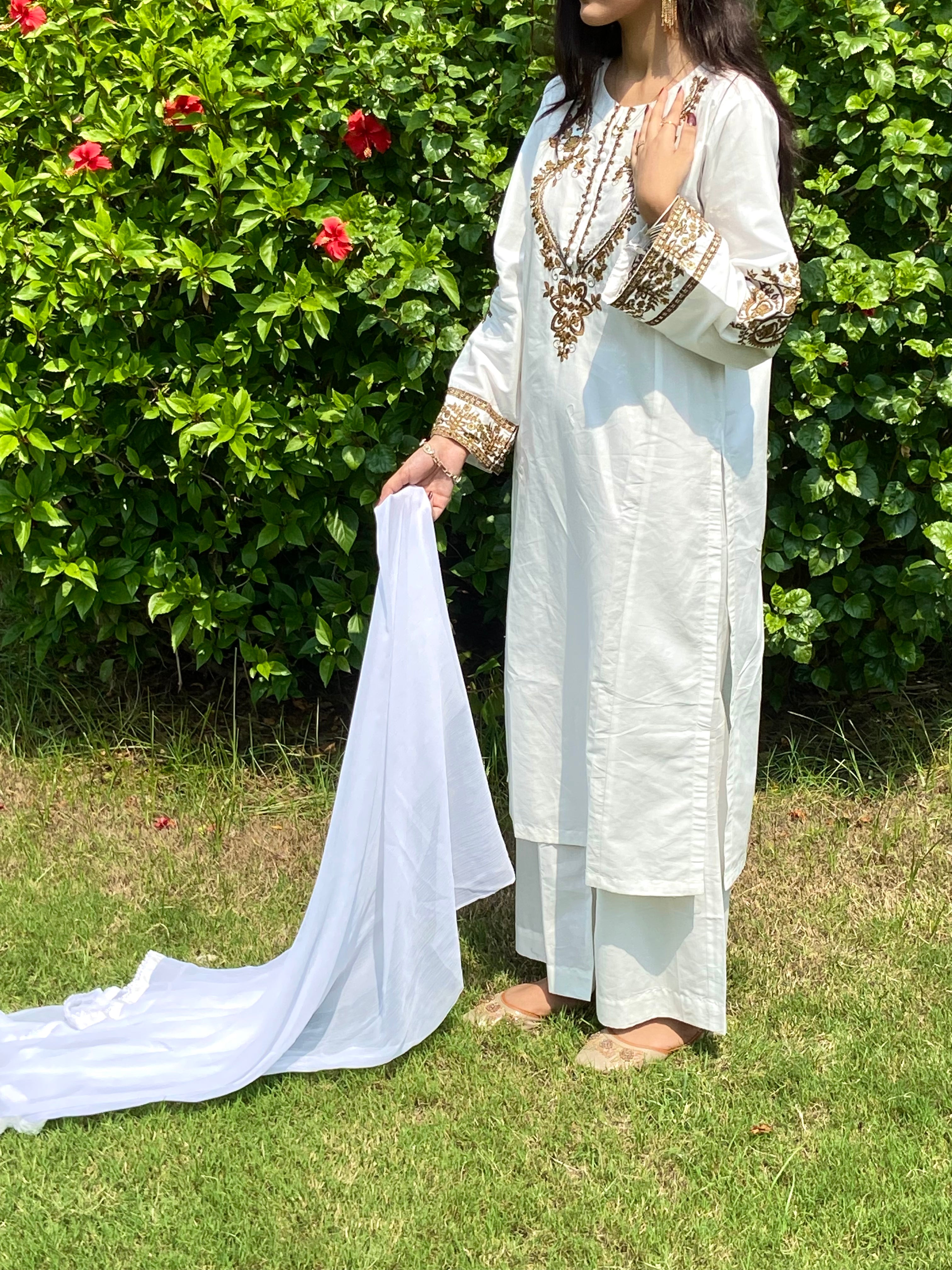 Naina Embroidred 3-Piece Suit