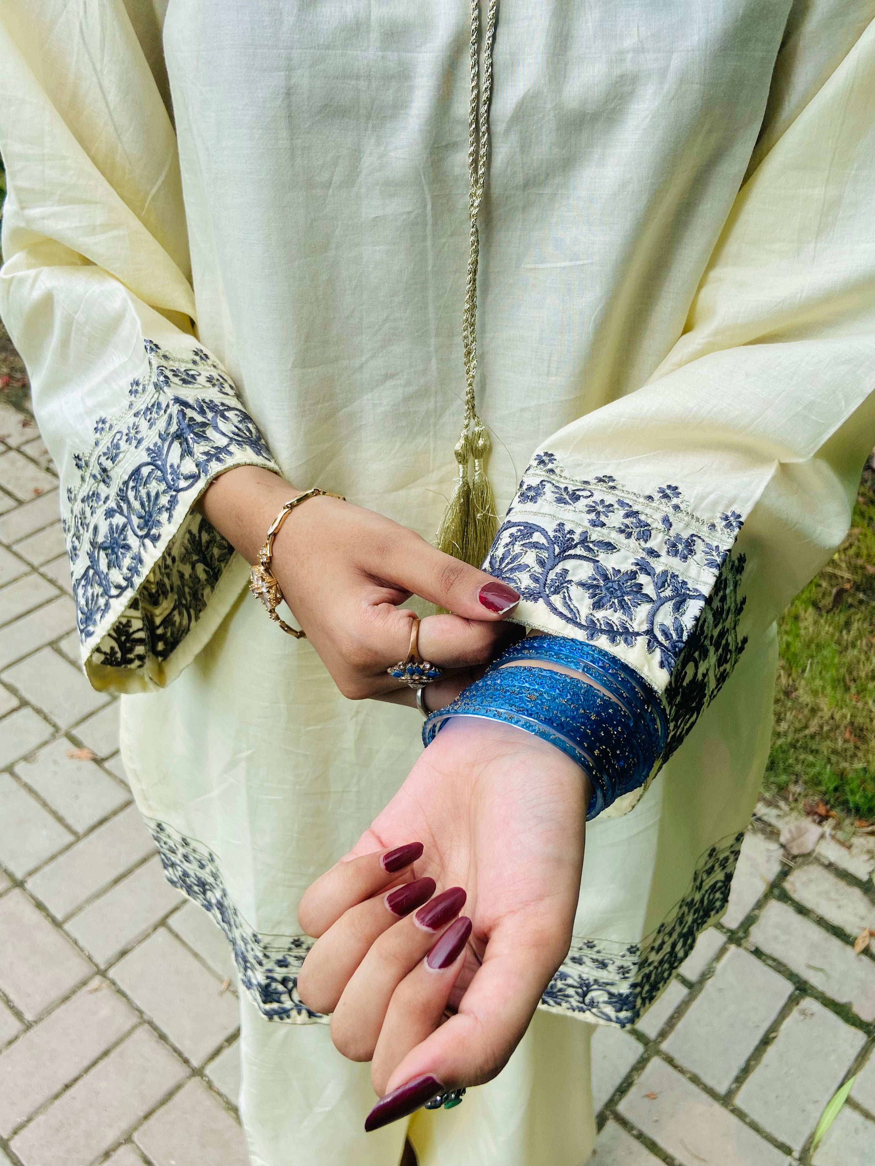 Aqxa 2-Piece (Short shirt with Farshi shalwar)