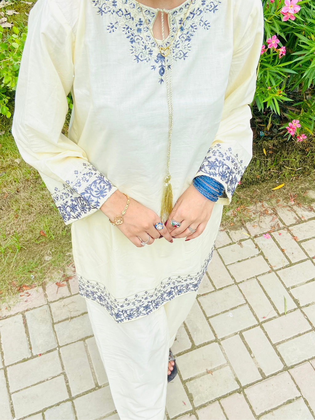 Aqxa 2-Piece (Short shirt with Farshi shalwar)