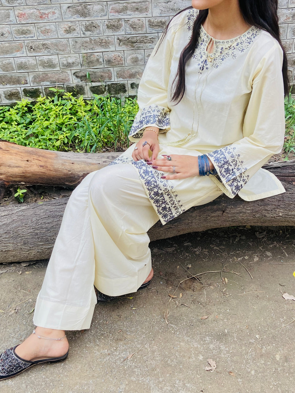 Aqxa 2-Piece (Short shirt with Farshi shalwar)