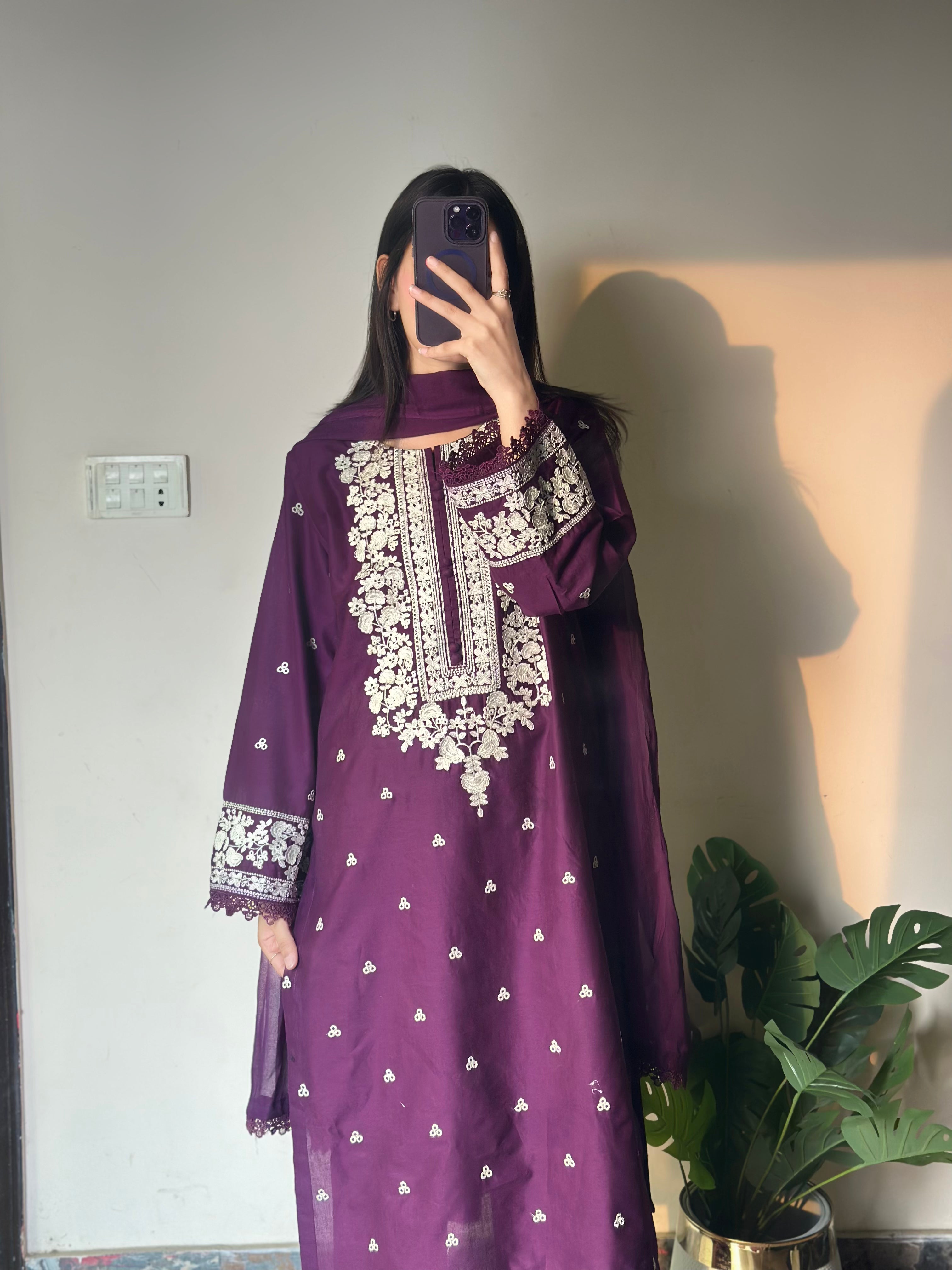 Skilar Embroidered 3 pc