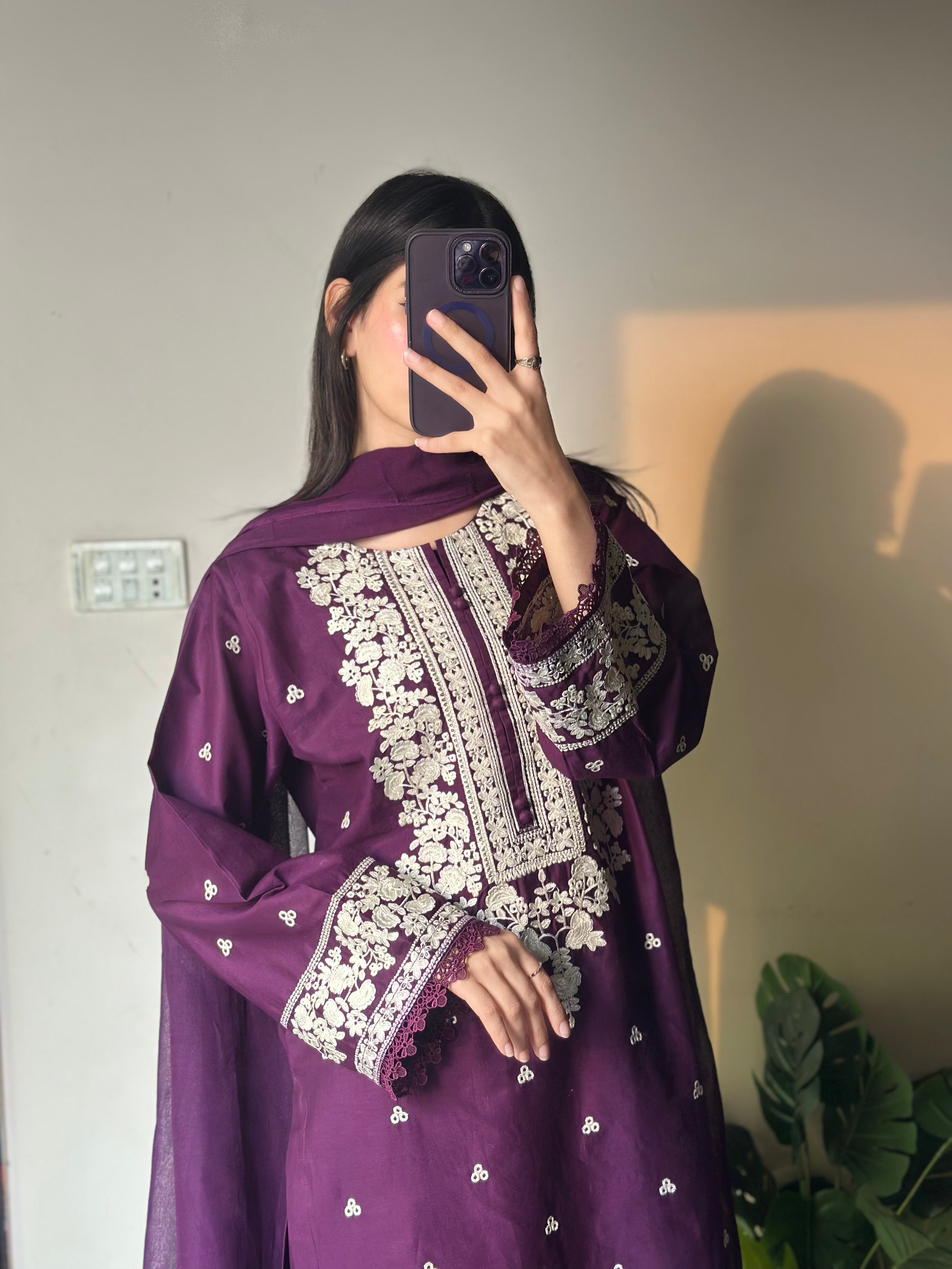 Skilar Embroidered 3 pc