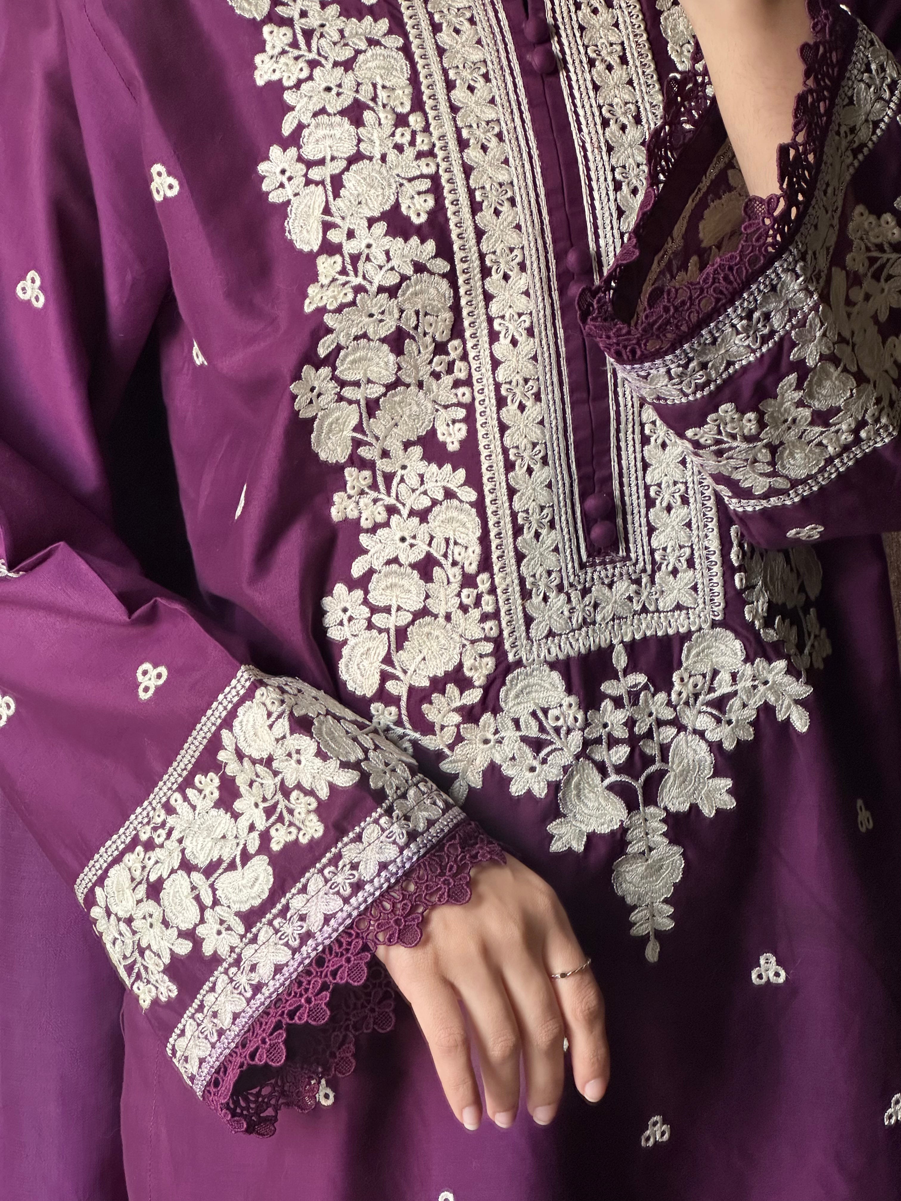 Skilar Embroidered 3 pc