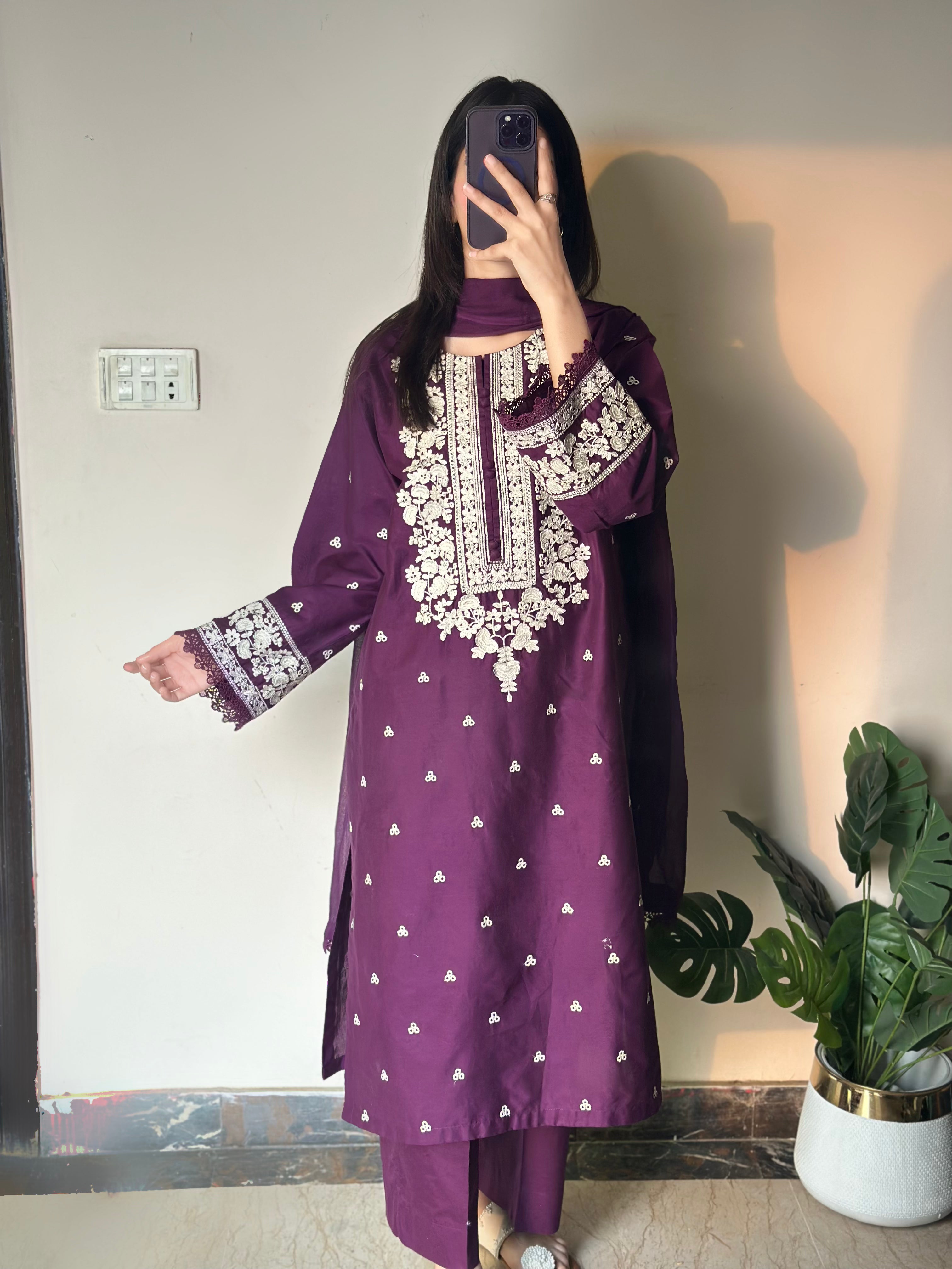 Skilar Embroidered 3 pc