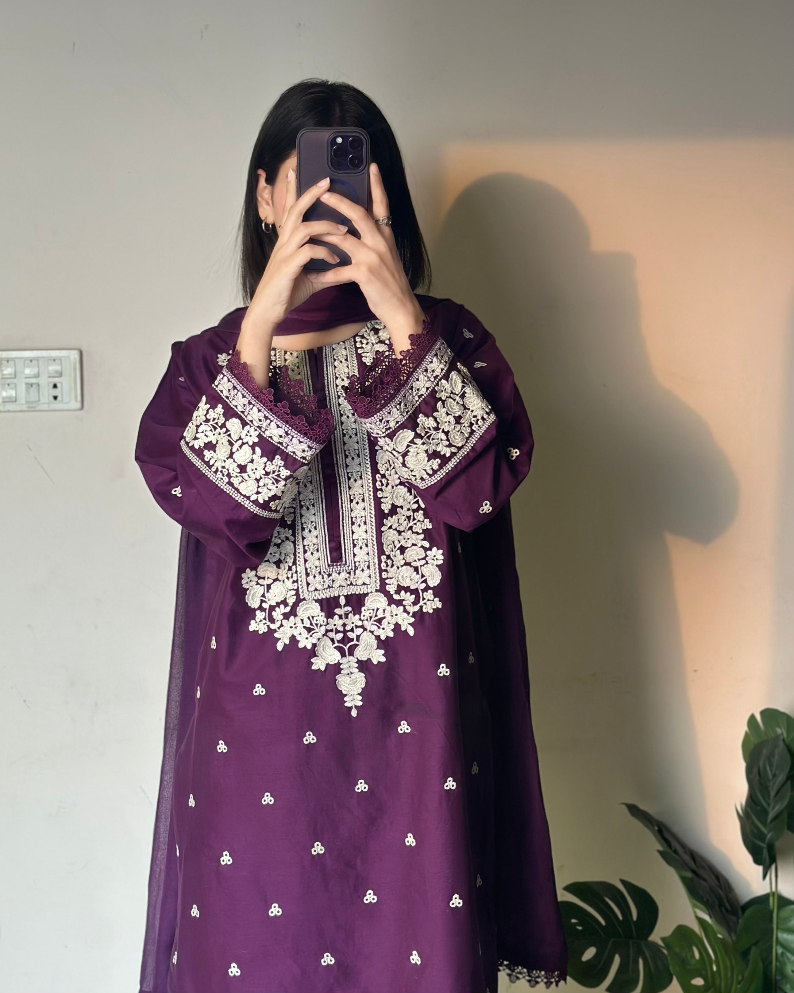 Skilar Embroidered 3 pc