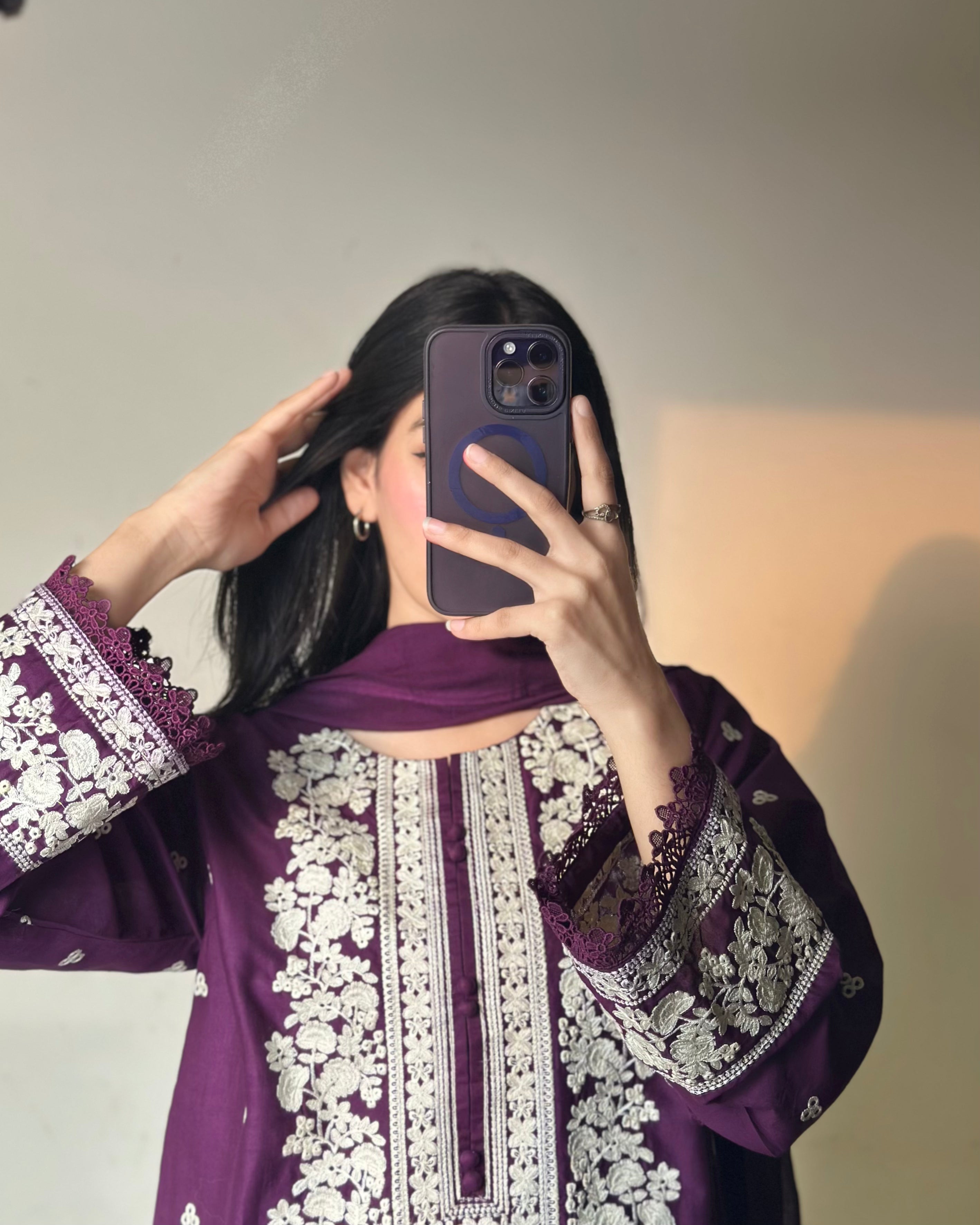 Skilar Embroidered 3 pc