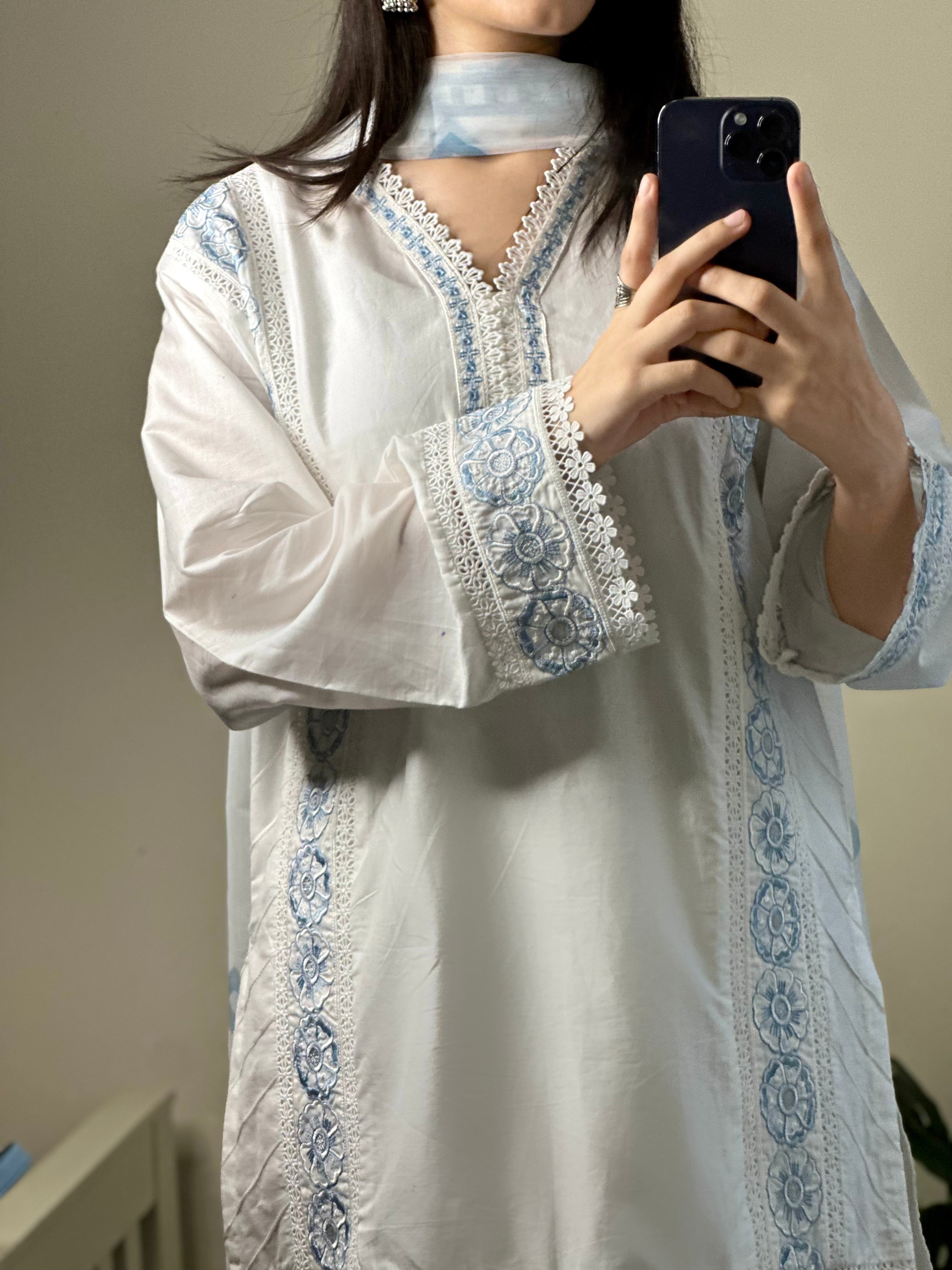 Moon white Embroidered 3PC