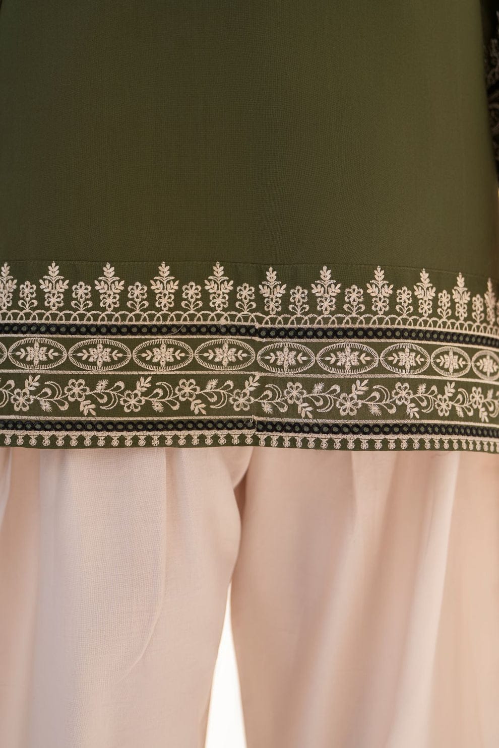 Falak Embroidered 3 PC (Short Shirt & Farshi Shalwar)